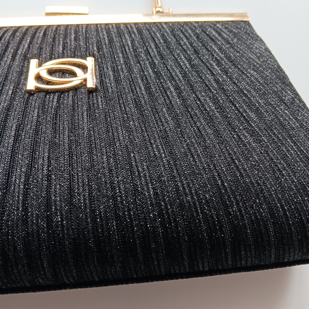 NEW bebe Formal Evening Bag Black Metallic Gold Pleated Snap Closure Clutch Gift - Picture 5 of 11